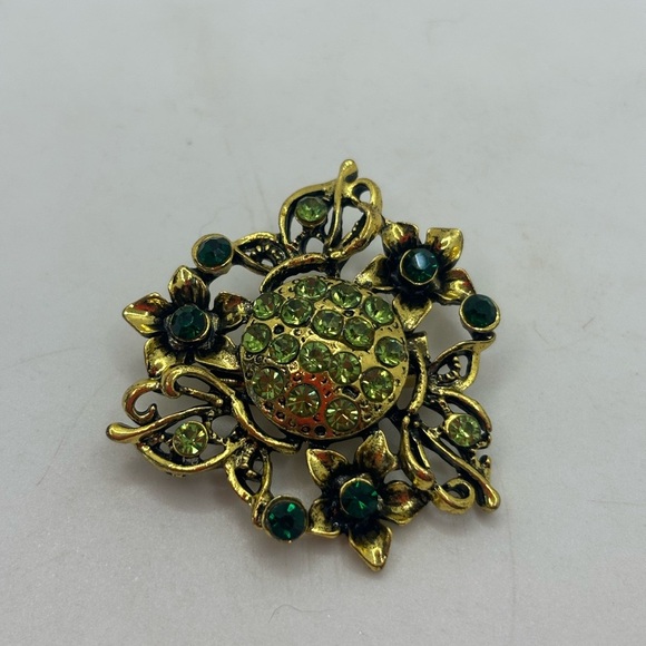 Elegant Green and Gold Floral Brooch - Picture 1 of 4